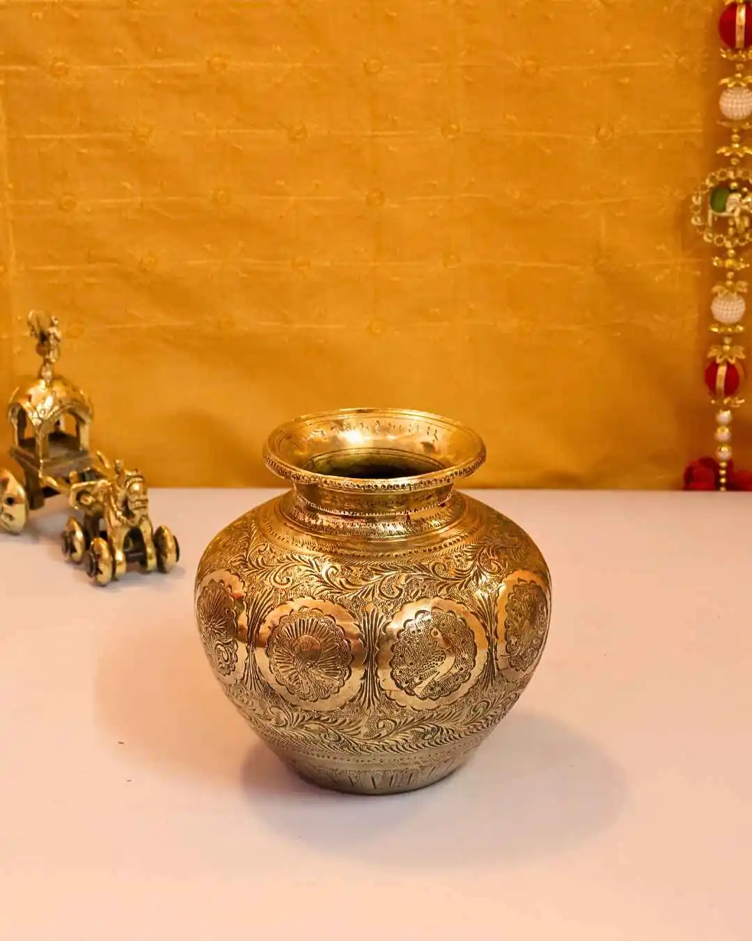 Vintage lota, vintage 9 figure pot, royal brass pot, rare brass pot, brass antique lota, vintage brass pot, old rare home decor, vintage gift, old rare gift, brass vintage gift, decorative items, brass collectible, collectible items, old indian craft