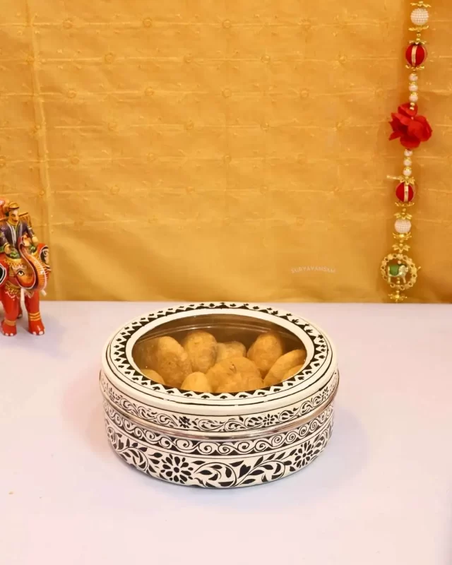 gifting box, chapati box, kitchen box, stylish box, gift box, chocolate box, gift for mum, gift for sister, steel box, gift for her, mother day gift, Personalised Gifts, indian kitchen, spices box, snakes box, bread box, roti dabba, transparent box