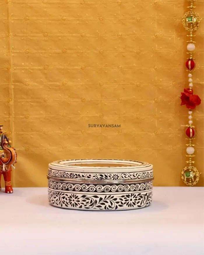 kitchen storage box, chapati box, kitchen box, stylish box, gift box, chocolate box, gift for mum, gift for sister, steel box, gift for her, mother day gift, Personalised Gifts, indian kitchen, spices box, snakes box, bread box, roti dabba, transparent box